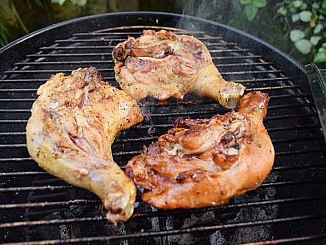 骨付きもも肉の炭火焼き